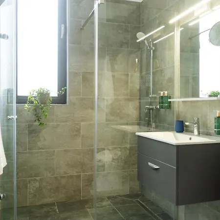 19 - Private Terrace & Parking דירה *