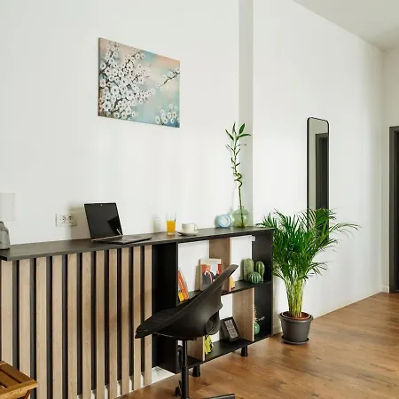 19 - Private Terrace & Parking Апартаменти Бухарест