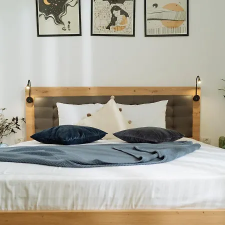 19 - Private Terrace & Parking בוקרשט