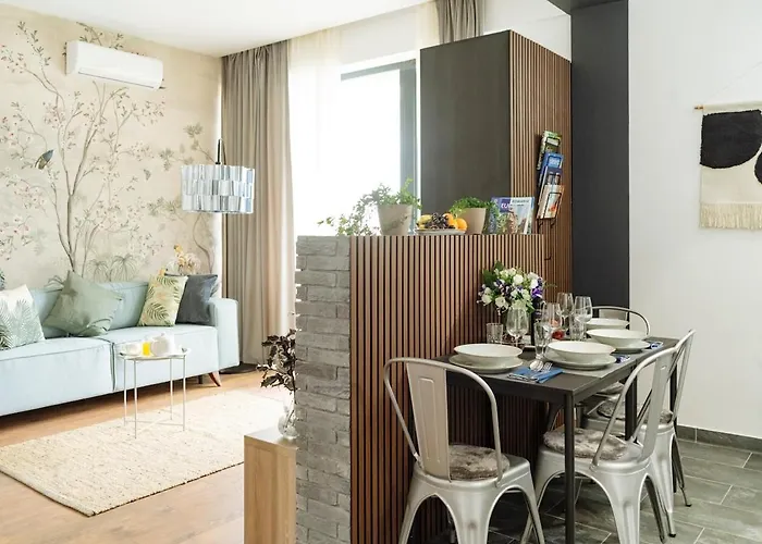 19 - Private Terrace & Parking Апартаменти *