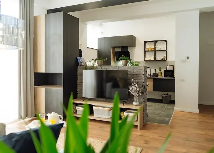 19 - Private Terrace & Parking Apartman *