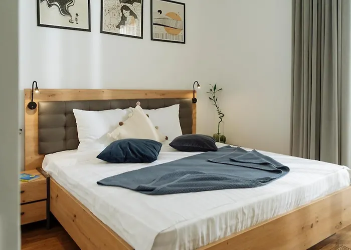 19 - Private Terrace & Parking Apartman *