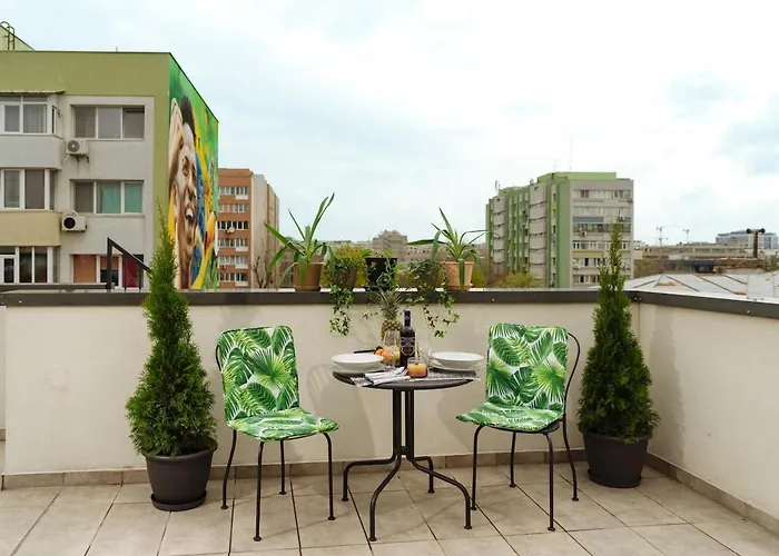 19 - Private Terrace & Parking Apartman