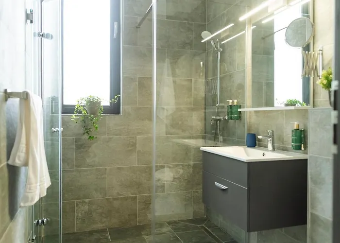 19 - Private Terrace & Parking Apartman *