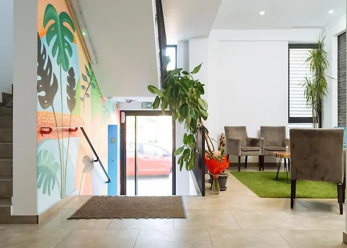 19 - Private Terrace & Parking Apartman