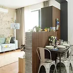 19 - Private Terrace & Parking Апартаменти *