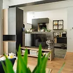 19 - Private Terrace & Parking Апартаменти *